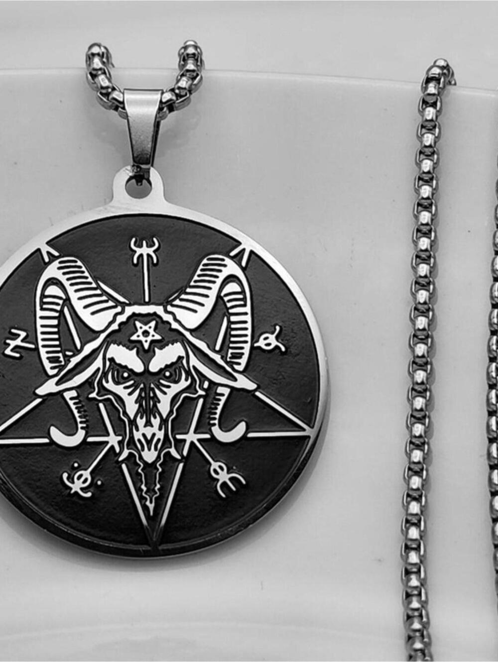 Goth Necklace - Picture 4 of 4